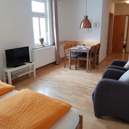 Apartment Und Bistro Zum Glasmacher *